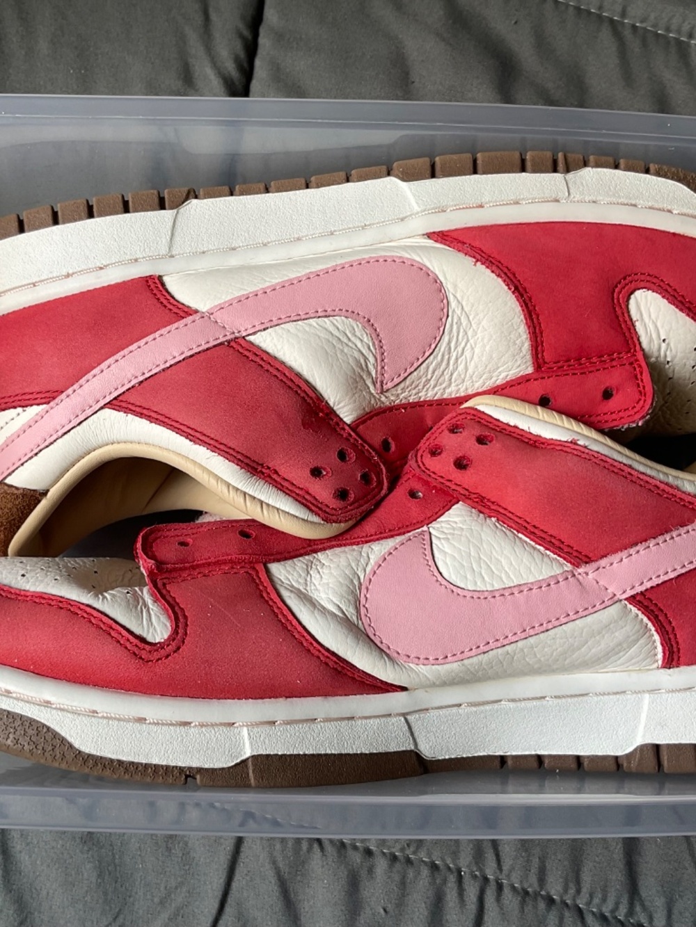 NIKES - Picture 5 of 5